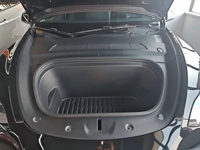 Tesla Model Y — Фото автомобиля 19