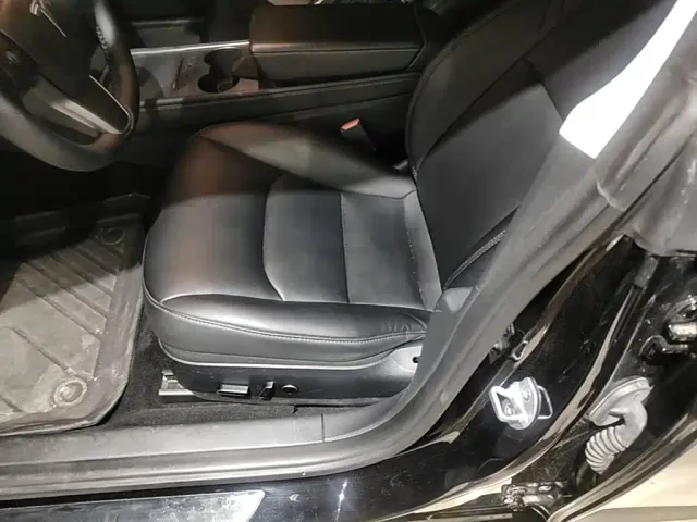 Tesla Model 3 — Фото автомобиля 14