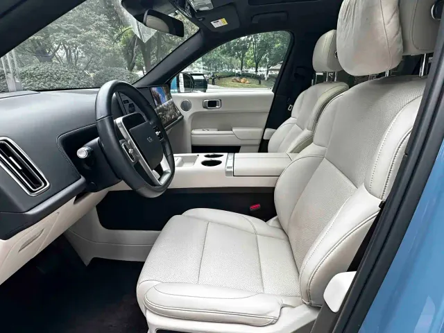 Li Auto L7 — Фото автомобиля 16