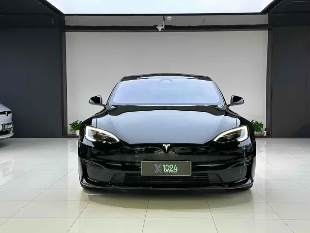 Tesla Model S — Фото автомобиля 2