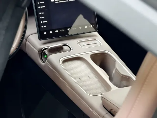 Nio EC6 — Фото автомобиля 10