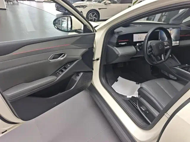 BYD Qin L — Фото автомобиля 15