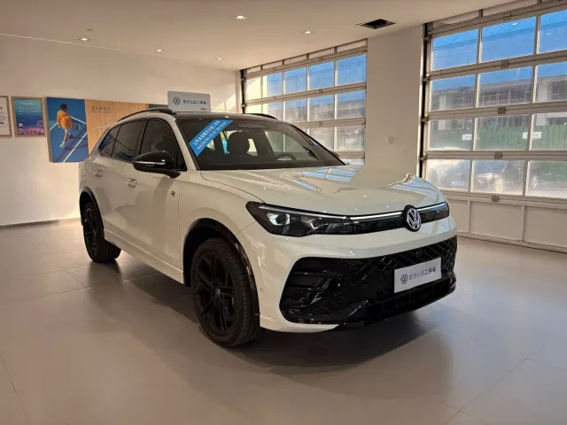 Volkswagen Tiguan L — Фото автомобиля 3