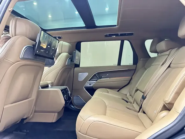 Land Rover Range Rover 2025 3.0 L6 400PS Flourishing Era Extended Wheelbase — Фото автомобиля 10
