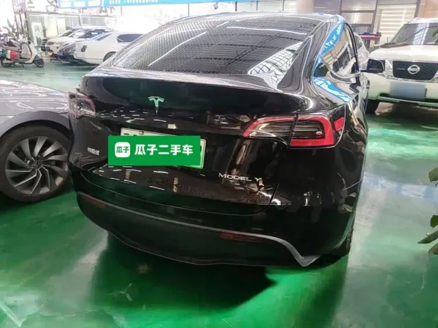 Tesla Model Y — Фото автомобиля 6