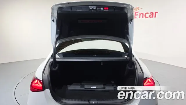 Mercedes-Benz E-Class — Фото автомобиля 5