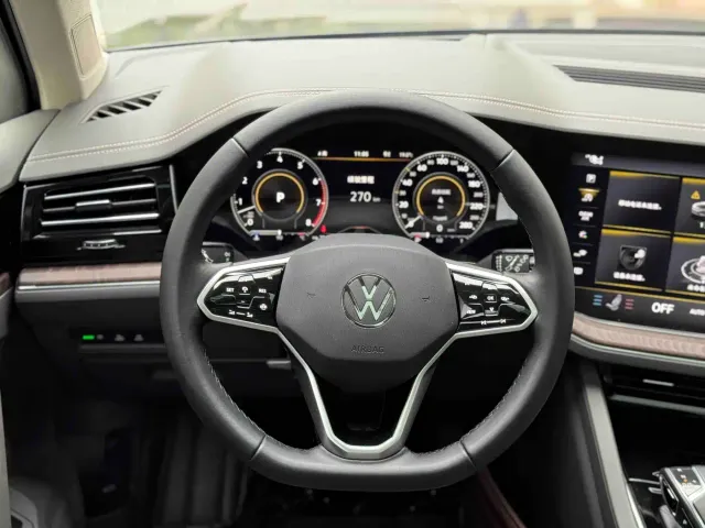 Volkswagen Touareg — Фото автомобиля 3