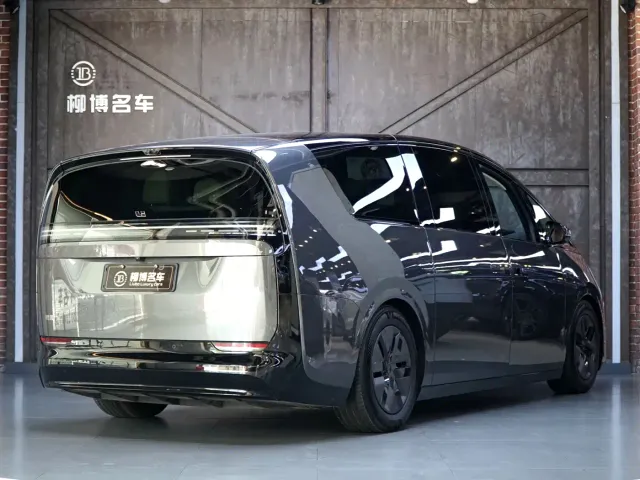 Li Auto MEGA — Фото автомобиля 22