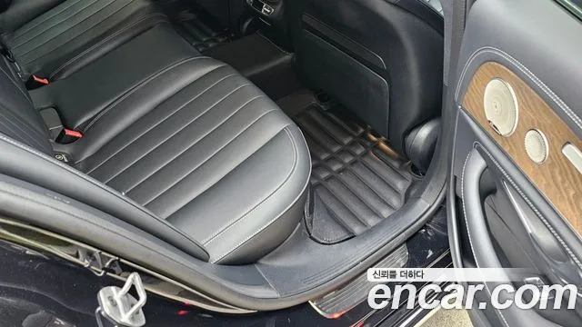 Mercedes-Benz E-Class — Фото автомобиля 13