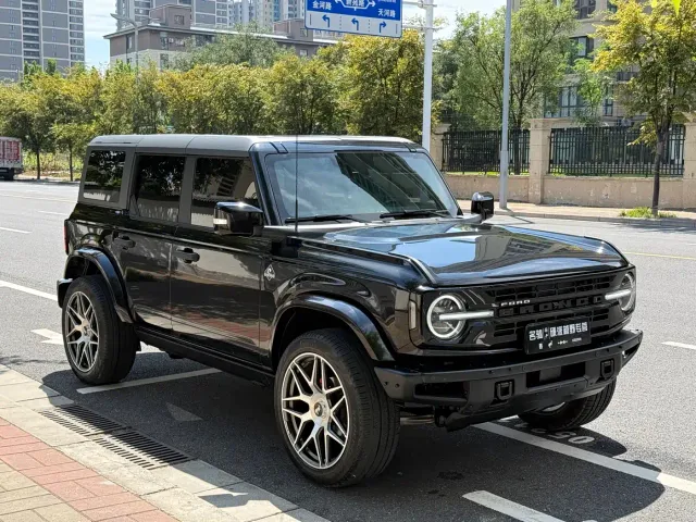 Ford Bronco — Фото автомобиля 3