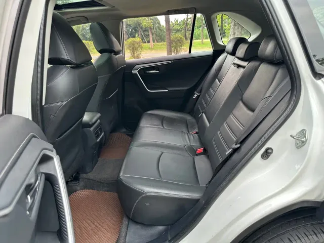 Toyota RAV4 — Фото автомобиля 15