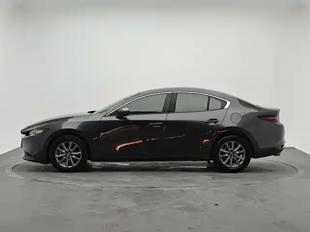 Mazda Axela — Фото автомобиля 3