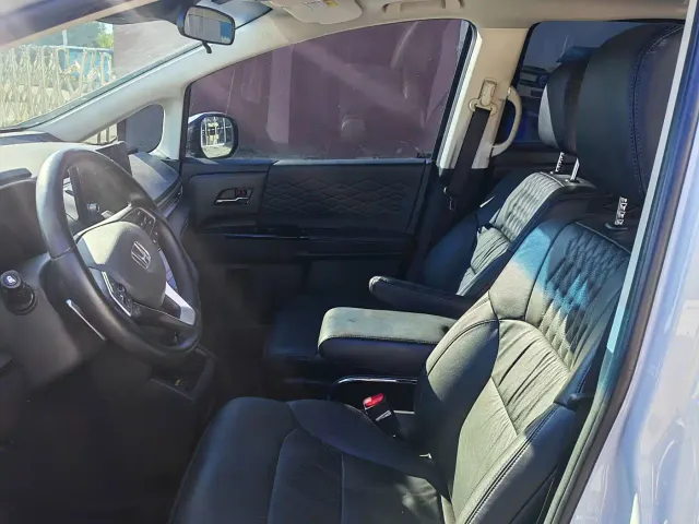 Honda Elysion — Фото автомобиля 8