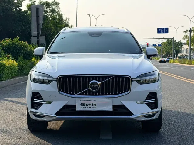 Volvo XC60 — Фото автомобиля 2