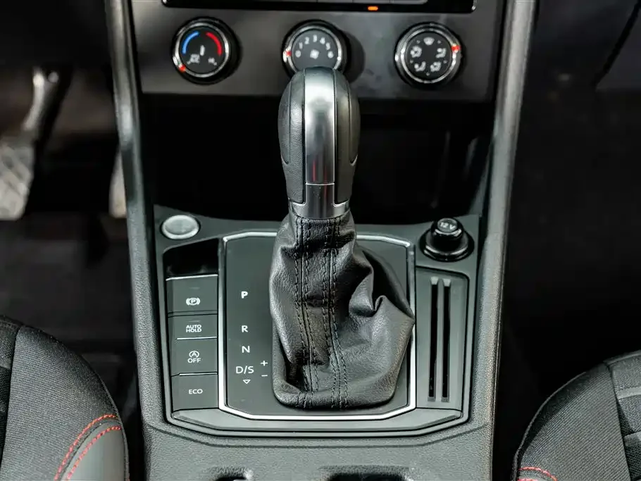 Volkswagen Lavida 2023 300TSI DSG Starlight Full Comfort Edition — Фото автомобиля 14