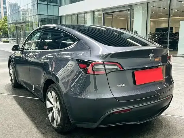 Tesla Model Y — Фото автомобиля 5