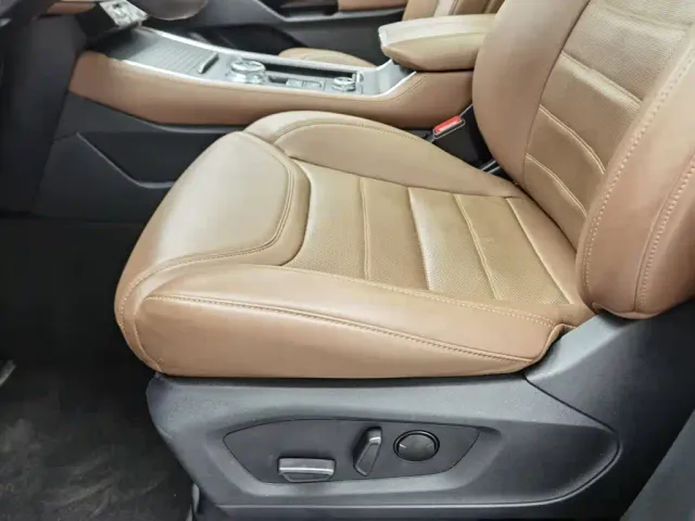 Ford Explorer — Фото автомобиля 20