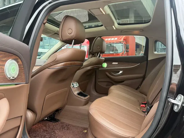 Mercedes-Benz E-Class — Фото автомобиля 9