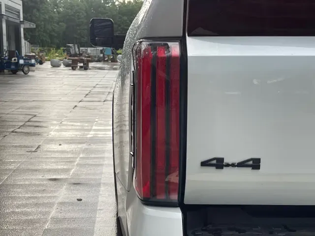 Toyota Sequoia — Фото автомобиля 13