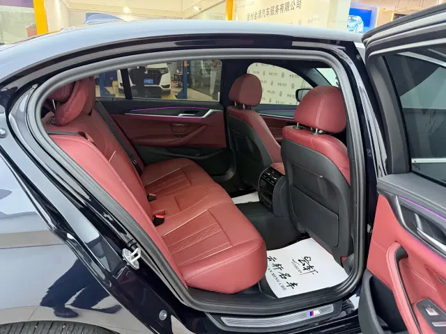 BMW 5 Series — Фото автомобиля 17