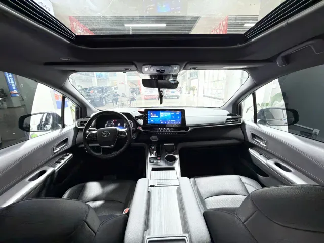 Toyota Sienna — Фото автомобиля 6