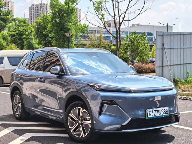 Geely Galaxy Starship 7 EM-i — Фото автомобиля 3