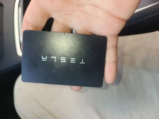 Tesla Model Y — Фото автомобиля 8