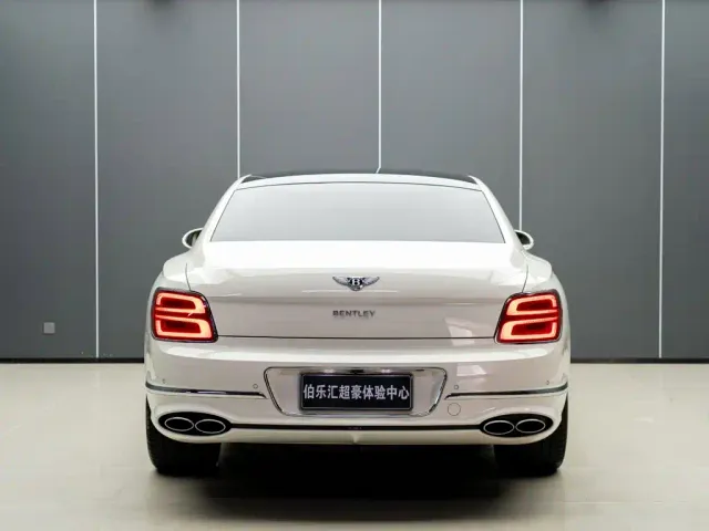 Bentley Flying Spur — Фото автомобиля 7