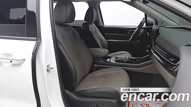 Kia Carnival Generation 4 — Фото автомобиля 8