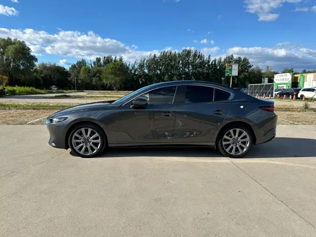 Mazda Axela — Фото автомобиля 7