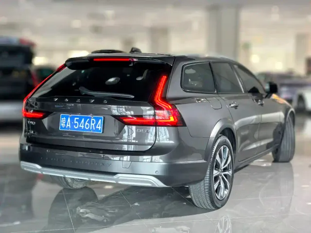 Volvo V90 — Фото автомобиля 5