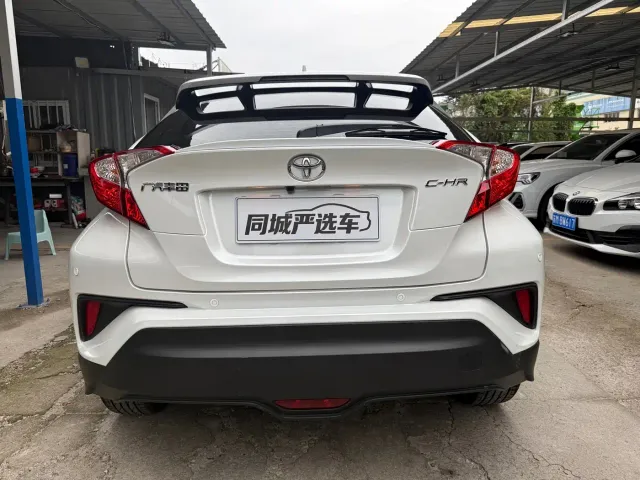 Toyota C-HR — Фото автомобиля 3