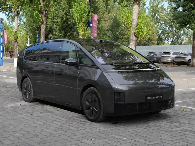 Li Auto MEGA — Фото автомобиля 3