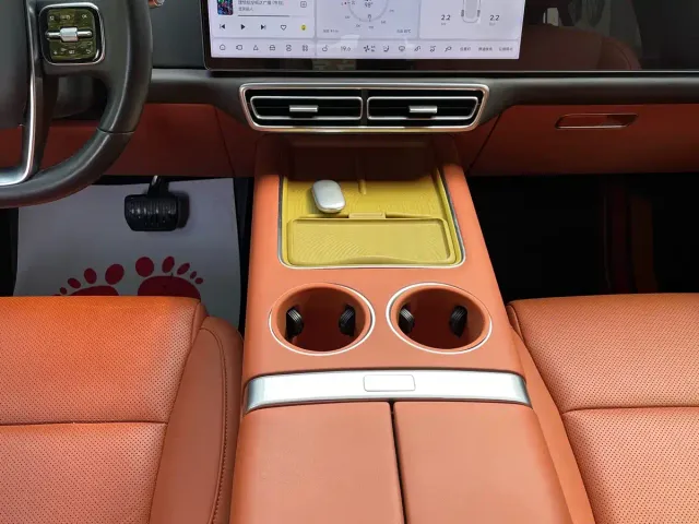 Li Auto L8 — Фото автомобиля 11