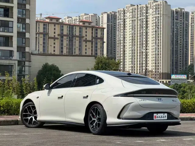 IM Motors L6 — Фото автомобиля 9
