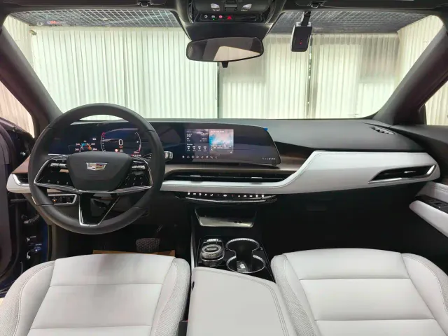 Cadillac GT4 — Фото автомобиля 12