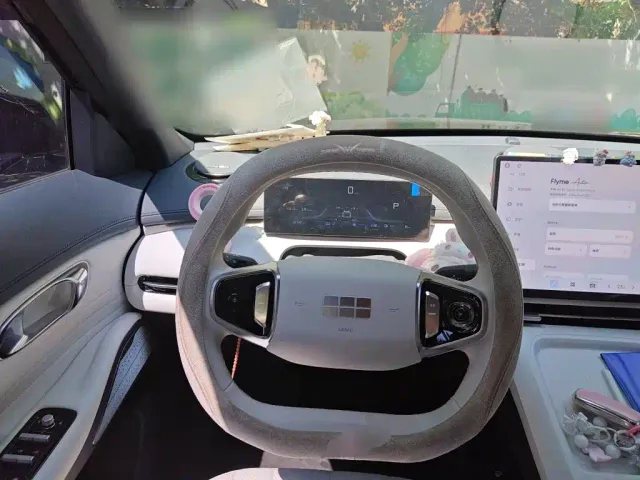 Geely Galaxy Starship 7 EM-i — Фото автомобиля 6
