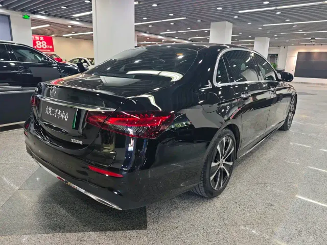 Mercedes-Benz E-Class — Фото автомобиля 4