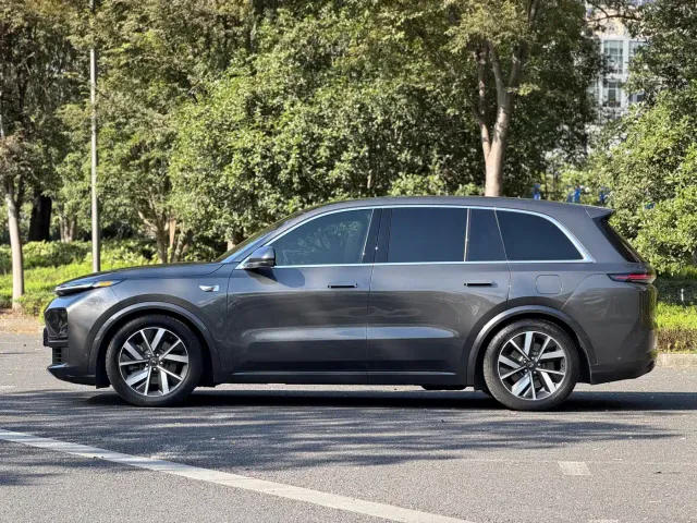 Li Auto L8 — Фото автомобиля 6