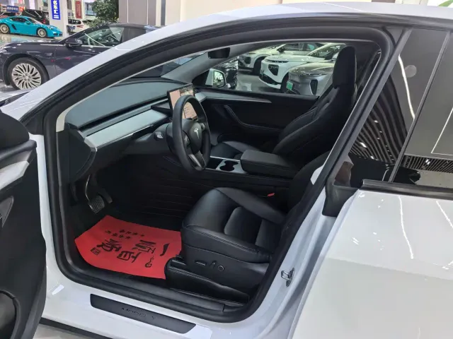 Tesla Model Y — Фото автомобиля 5