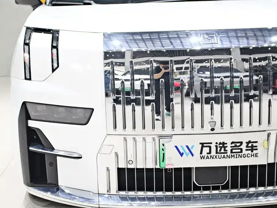 ZEEKR Zeekr 009 2024 7-Seat Aisle AWD Version 108kWh — Фото автомобиля 2