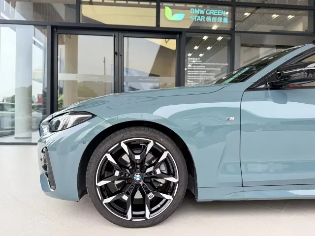 BMW BMW 4 Series 2024 430i Convertible M Sport Shadow Edition — Фото автомобиля 4