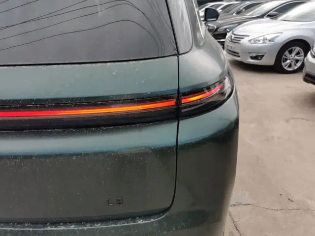Li Auto L8 — Фото автомобиля 7