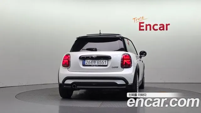 Mini Cooper Cooper Classic Plus Launch Pack — Фото автомобиля 4