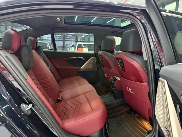 BMW 5 Series — Фото автомобиля 10