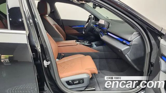 BMW 5 Series G60 — Фото автомобиля 11