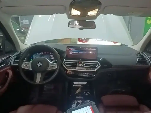 BMW iX3 — Фото автомобиля 9