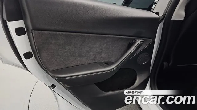 Tesla Model Y — Фото автомобиля 25
