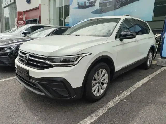Фотография автомобиля — Volkswagen Tiguan L