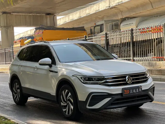 Volkswagen Tiguan L — Фото автомобиля 3